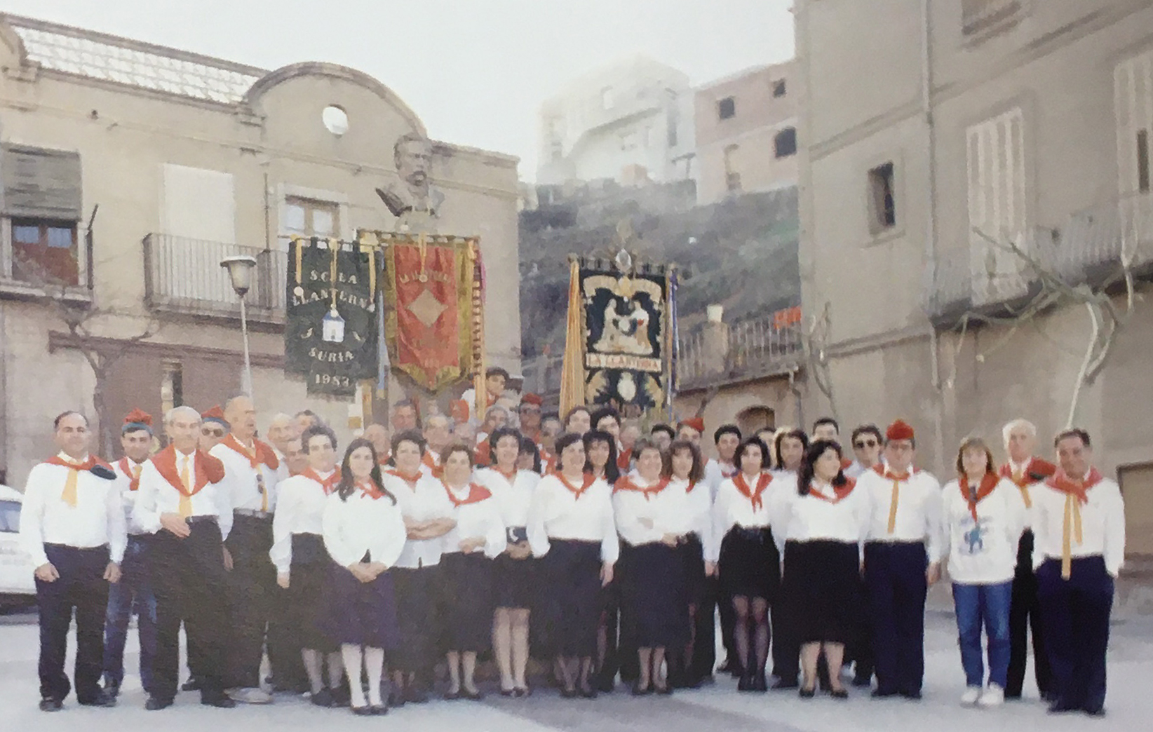 Any 1989 - Colla caramellaire de la Societat Coral La Llanterna (font: llibre 'SÃºria. Els records d'un poble' de Josep Juncadella Masana i M. del Pilar GÃ³mez GÃ³mez).