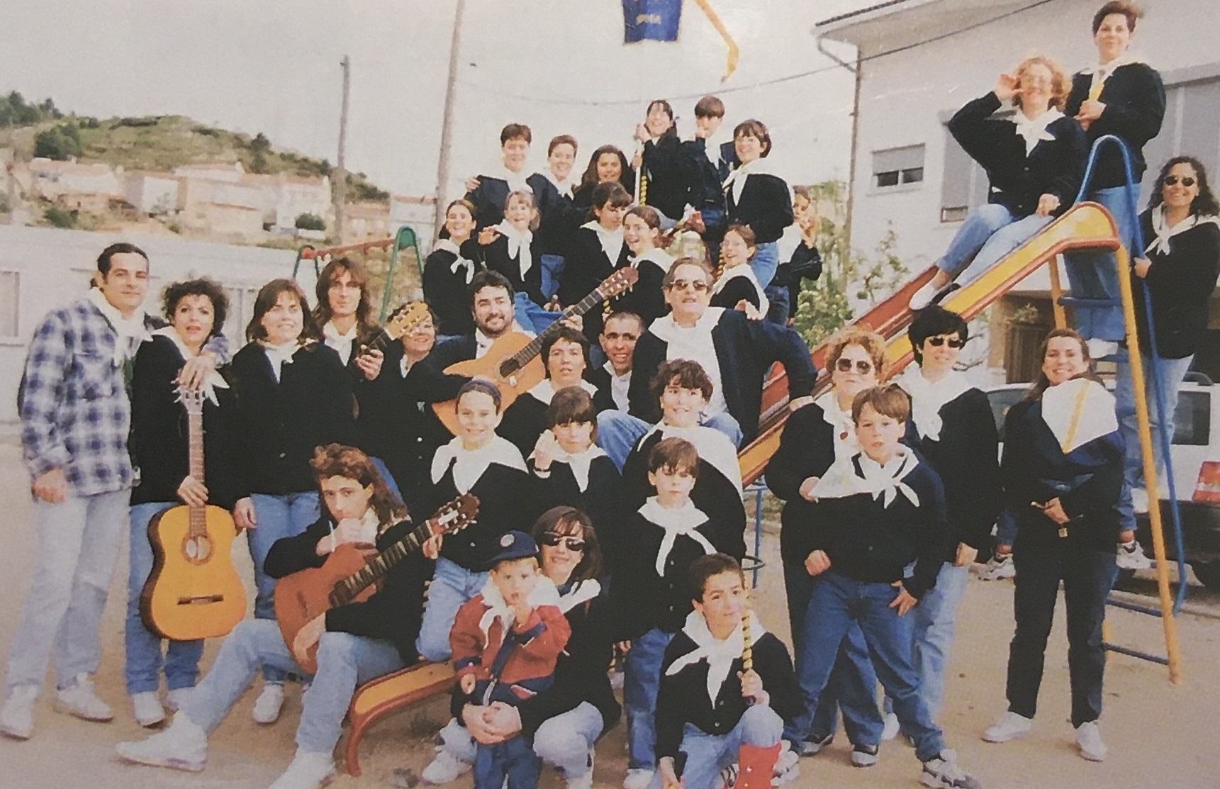 DÃ¨cada de 1990 - Colla caramellaire del barri de Salipota (font: llibre 'Les Caramelles de SÃºria' de NÃºria Balaguer i Riera).