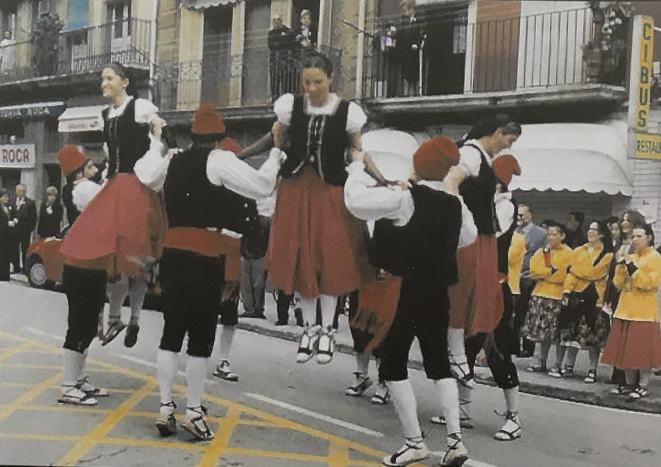 DÃ¨cada de 2000 - ActuaciÃ³ de la colla caramellaire del Foment Cultural (font: llibre 'SÃºria ahir i avui' de Josep Massana i Portella).