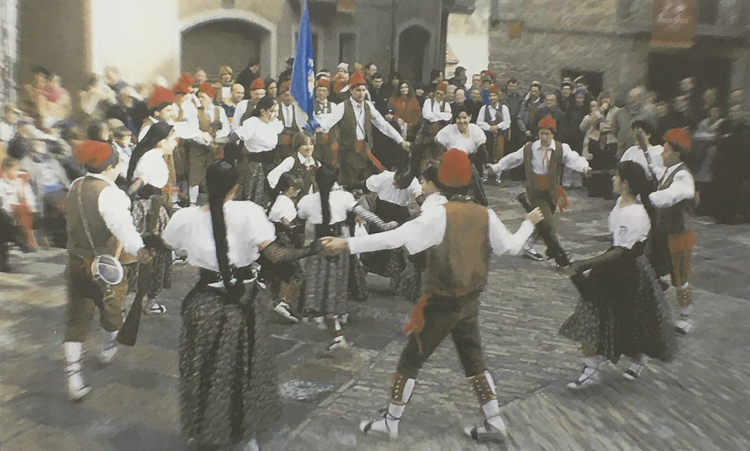 DÃ¨dada de 2000 - Ball de Cascavells, a cÃ rrec de la colla caramellaire del Tro Gros (font: llibre 'SÃºria ahir i avui' de Josep Massana i Portella).