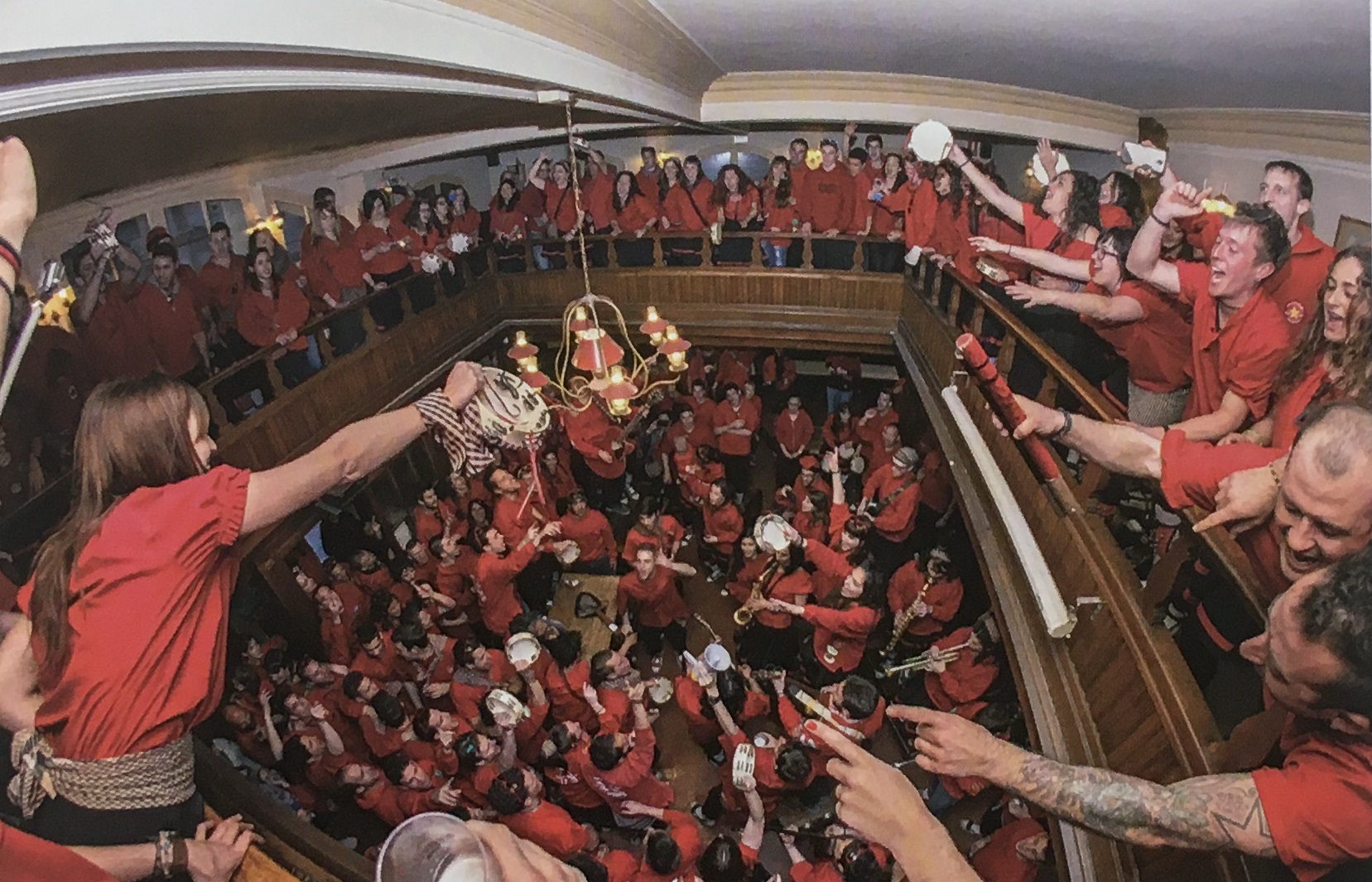 Any 2015 - Colla caramellaire Altatxu, al Casino de Valls de Torroella (font: llibre 'Les Caramelles de SÃºria' de NÃºria Balaguer i Riera).