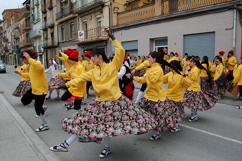 ActuaciÃ³ de la Colla Juvenil del Foment Cultural al barri de Sant Jaume - Abril de 2009.