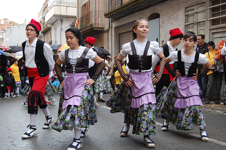 ActuaciÃ³ de la colla Infantil del Foment Cultural al centre urbÃ  - Abril de 2009.