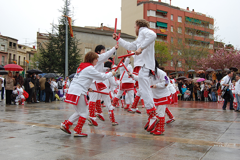 ActuaciÃ³ de la colla dels Grans de l'AgrupaciÃ³ Sardanista a la plaÃ§a de Sant Joan - Abril de 2009.