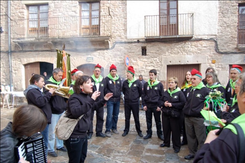 ActuaciÃ³ de la colla de La Llanterna a la plaÃ§a Major del Poble Vell - Abril de 2010.
