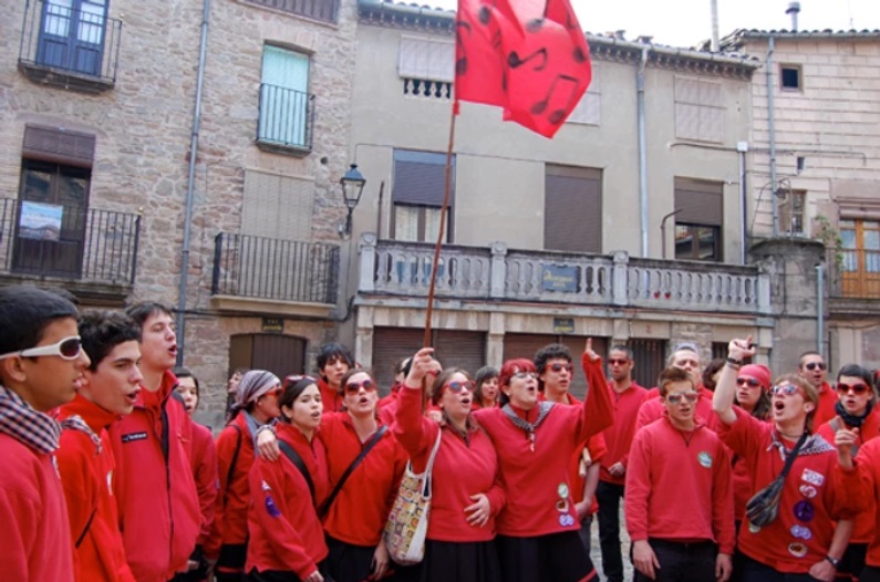 ActuaciÃ³ de la colla de l'Altatxu a la plaÃ§a Major del Poble Vell - Abril de 2010.