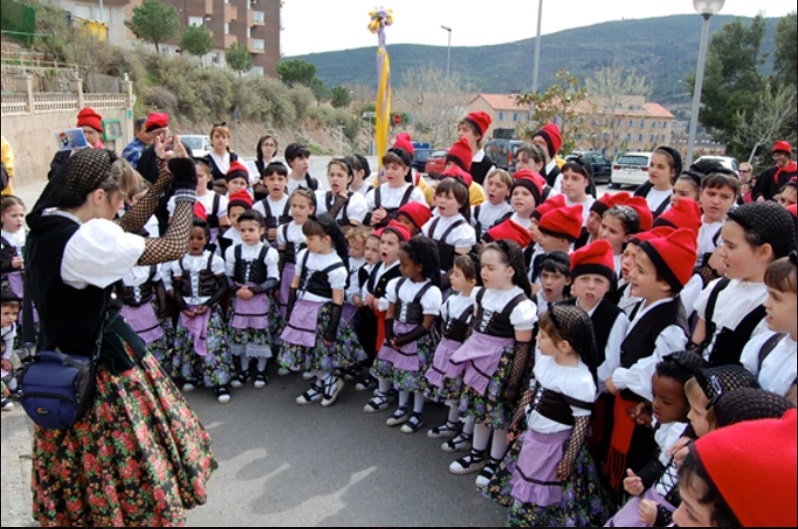 ActuaciÃ³ de la colla Infantil del Foment Cultural al barri Bellavista - Abril de 2010.