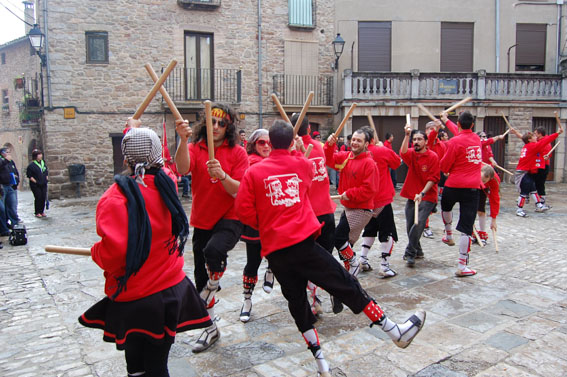 ActuaciÃ³ de la colla de l'Altatxu a la plaÃ§a Major del Poble Vell - Abril de 2011.