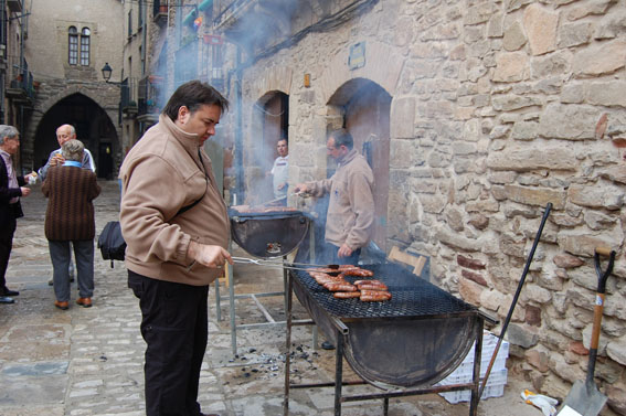 PreparaciÃ³ de l'Esmorzar Caramellaire a la plaÃ§a Major del Poble Vell - Abril de 2011.