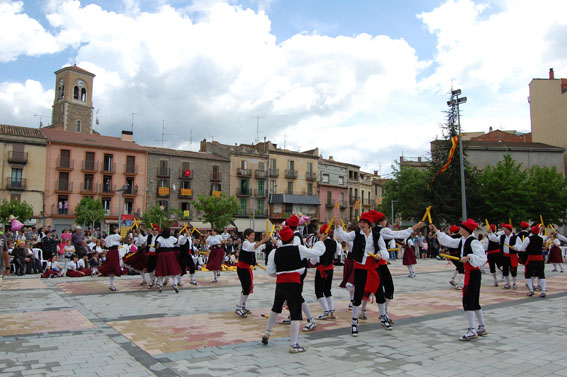 ActuaciÃ³ de la colla Juvenil del Foment Cultural a la plaÃ§a de Sant Joan - Abril de 2011.