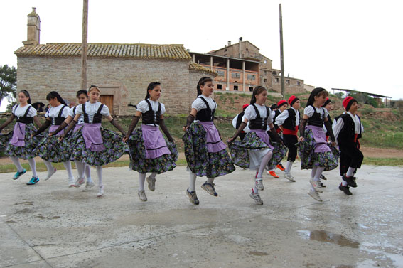 ActuaciÃ³ de la colla Infantil del Foment Cultural durant les Caramelles a PagÃ¨s - Abril de 2011.