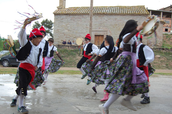 ActuaciÃ³ de la colla Infantil del Foment Cultural durant les Caramelles a PagÃ¨s - Abril de 2011.