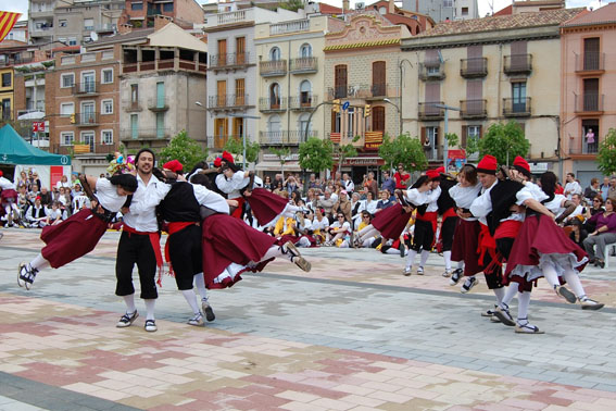 ActuaciÃ³ de la colla Juvenil del Foment Cultural a la plaÃ§a de Sant Joan - Abril de 2011.