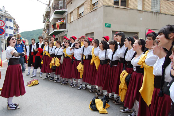 ActuaciÃ³ de la colla Juvenil del Foment Cultural al barri El Rastells - Abril de 2011.