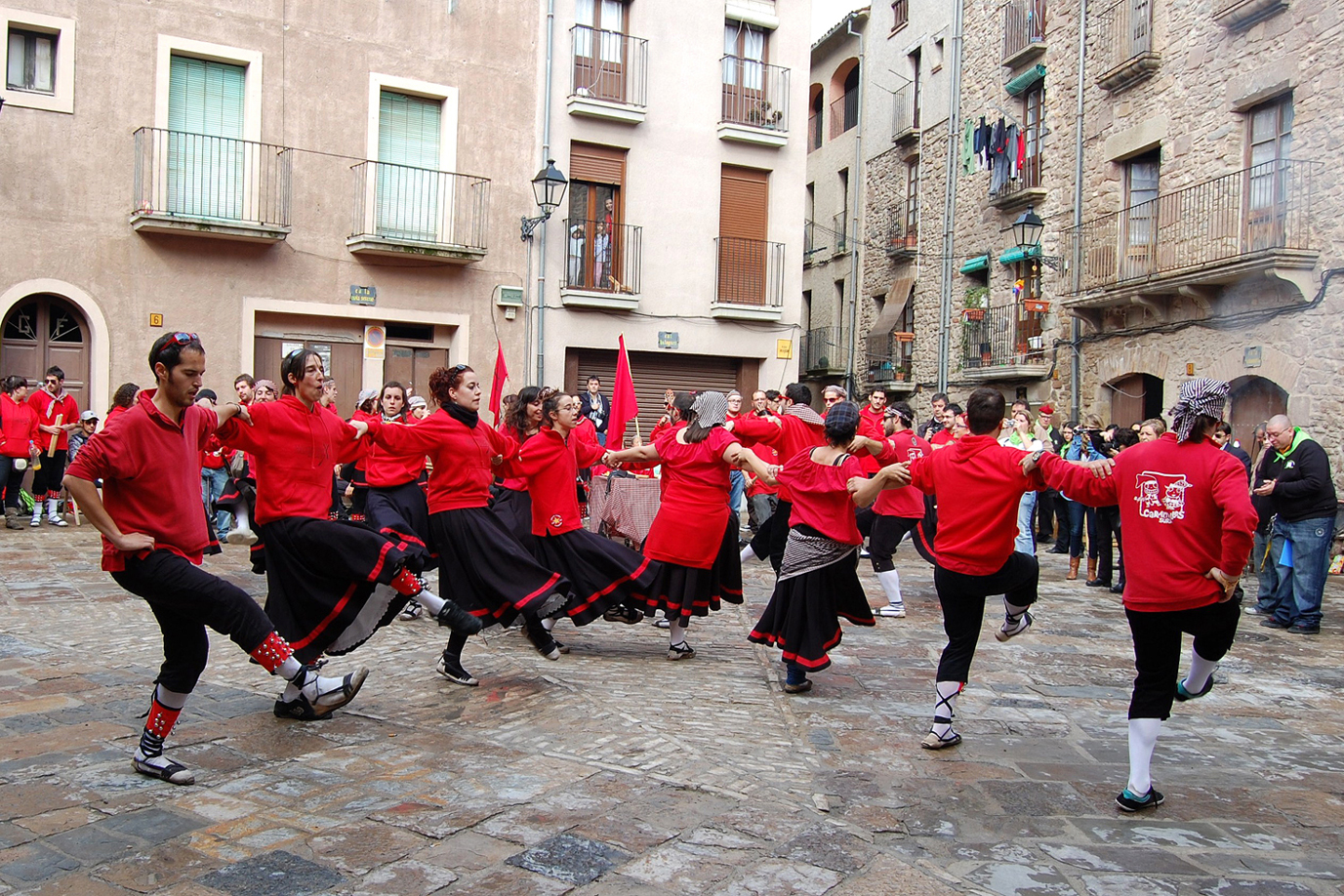 ActuaciÃ³ de la colla de l'Altatxu a la plaÃ§a Major del Poble Vell - Abril de 2011.