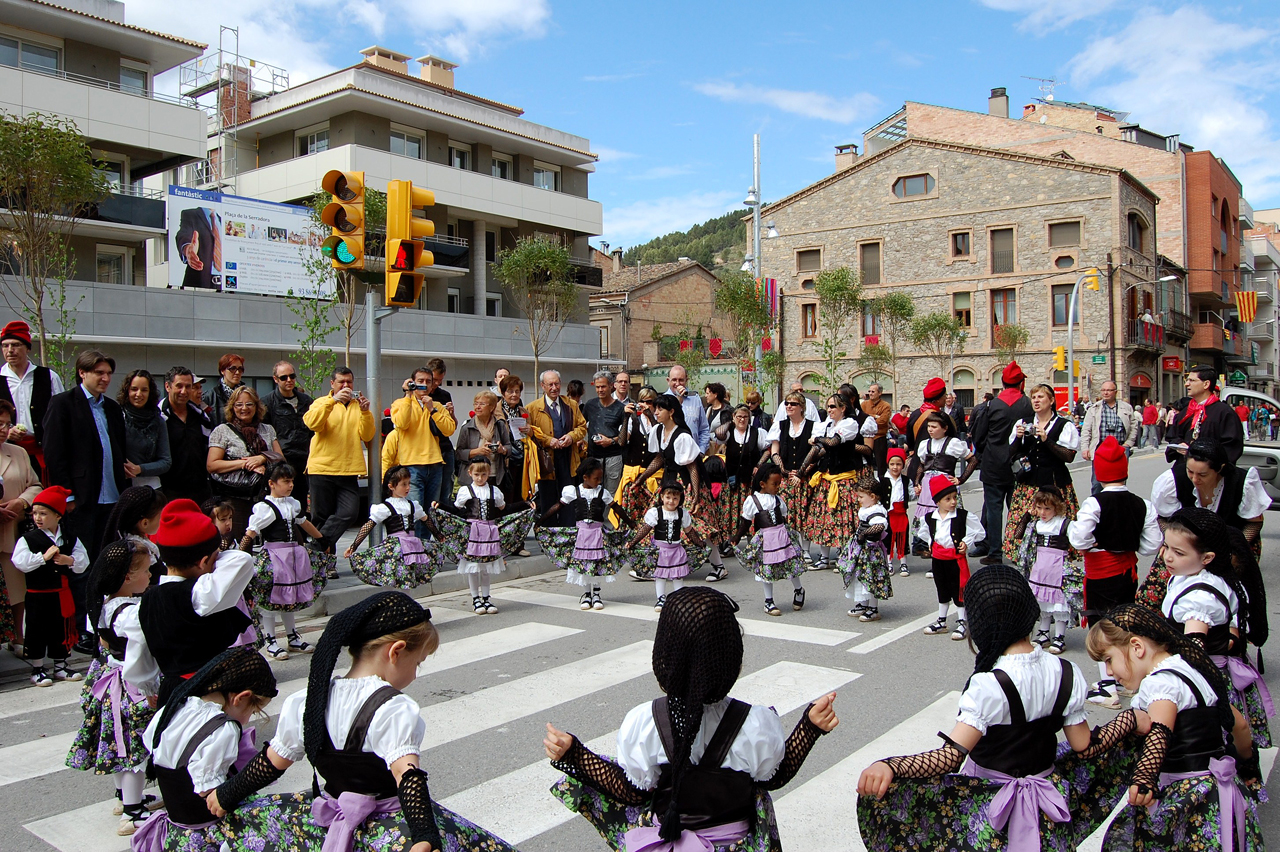 ActuaciÃ³ de la colla Infantil del Foment Cultural al centre urbÃ  - Abril de 2011.