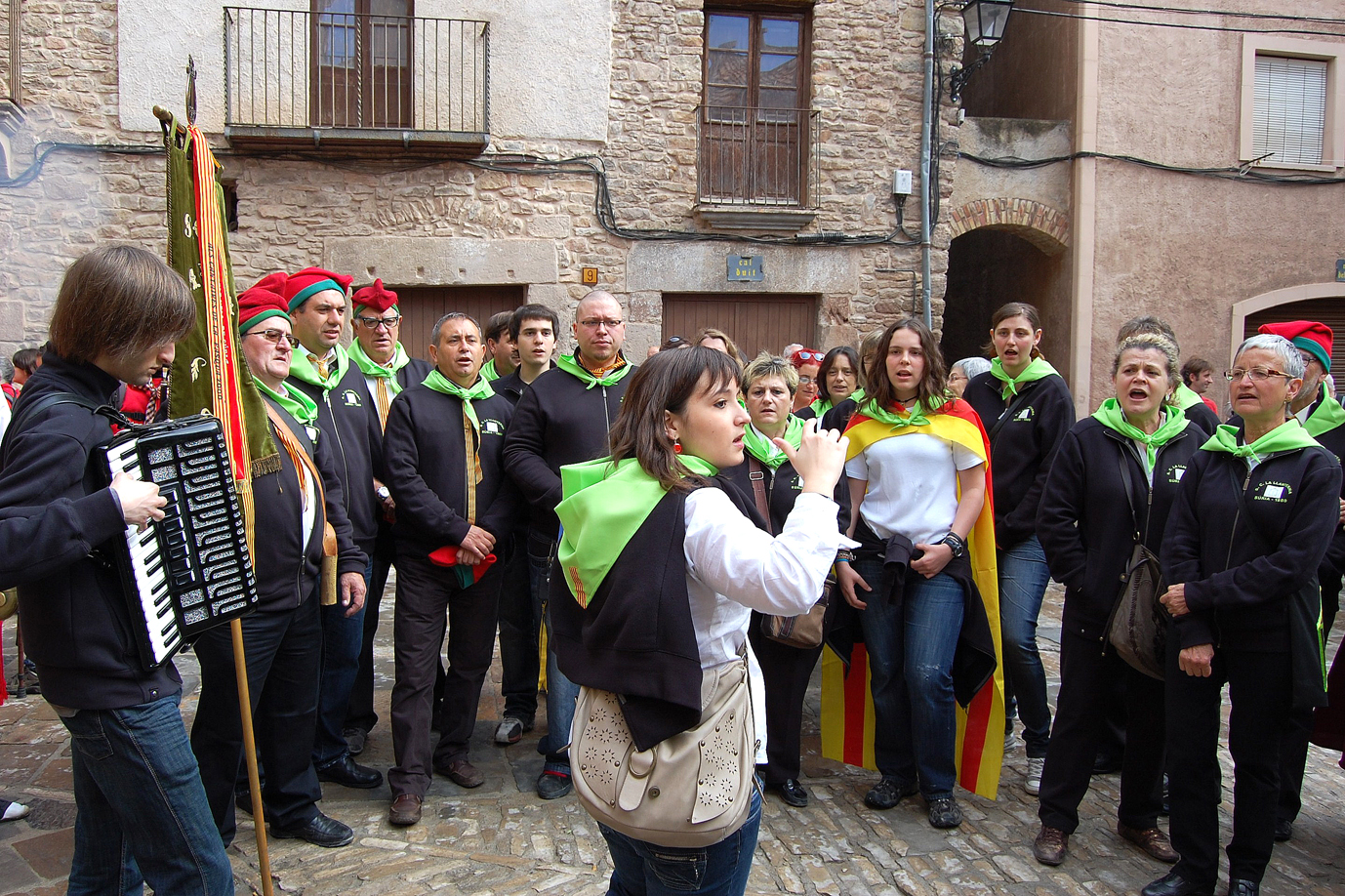 ActuaciÃ³ de la colla de La Llanterna a la plaÃ§a Major del Poble Vell - Abril de 2011.