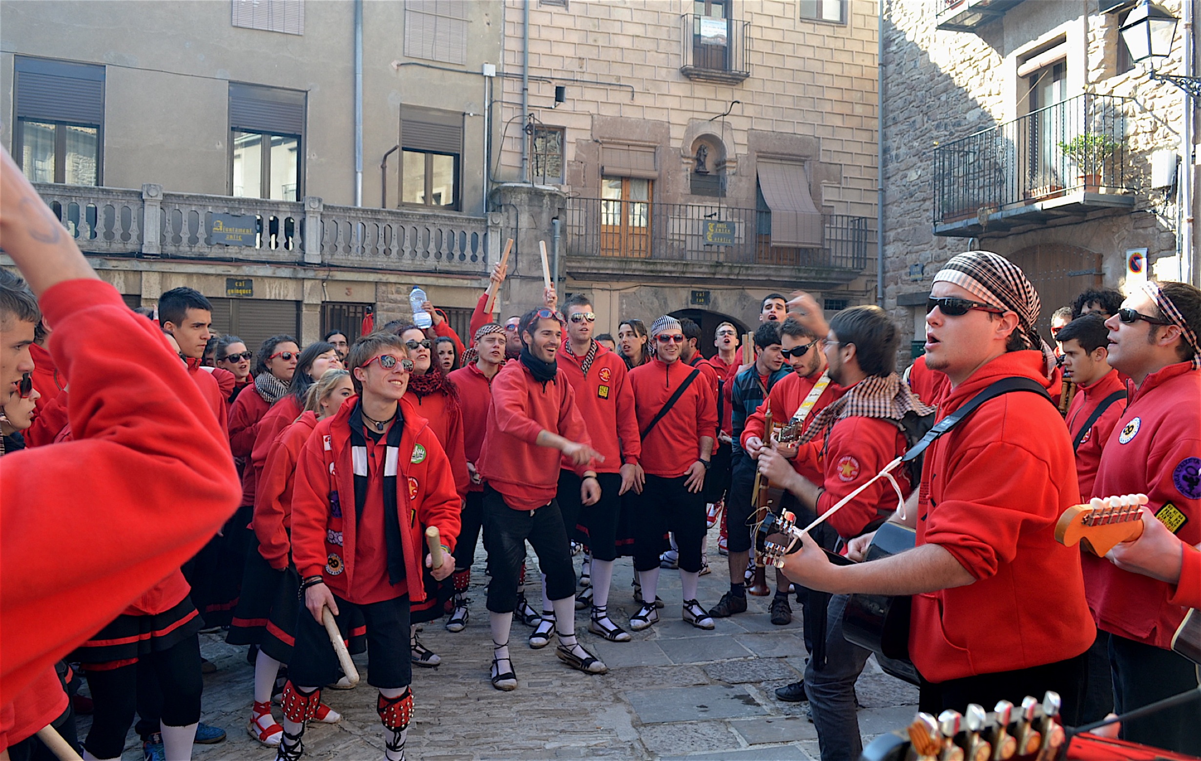 ActuaciÃ³ de la colla de l'Altatxu a la plaÃ§a Major del Poble Vell - Abril de 2012.