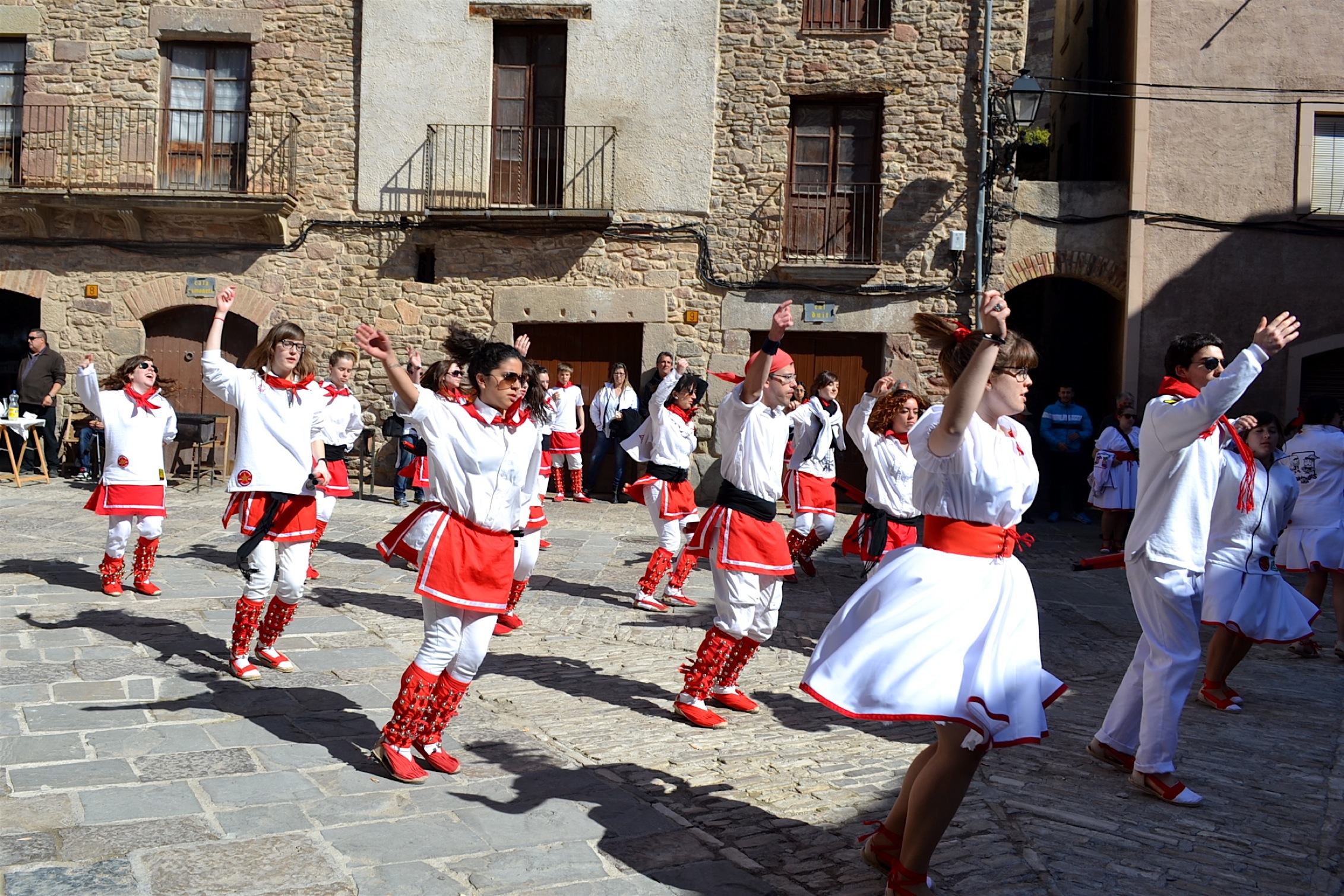 ActuaciÃ³ de la colla dels Grans de l'AgrupaciÃ³ Sardanista a la plaÃ§a Major del Poble Vell - Abril de 2012.