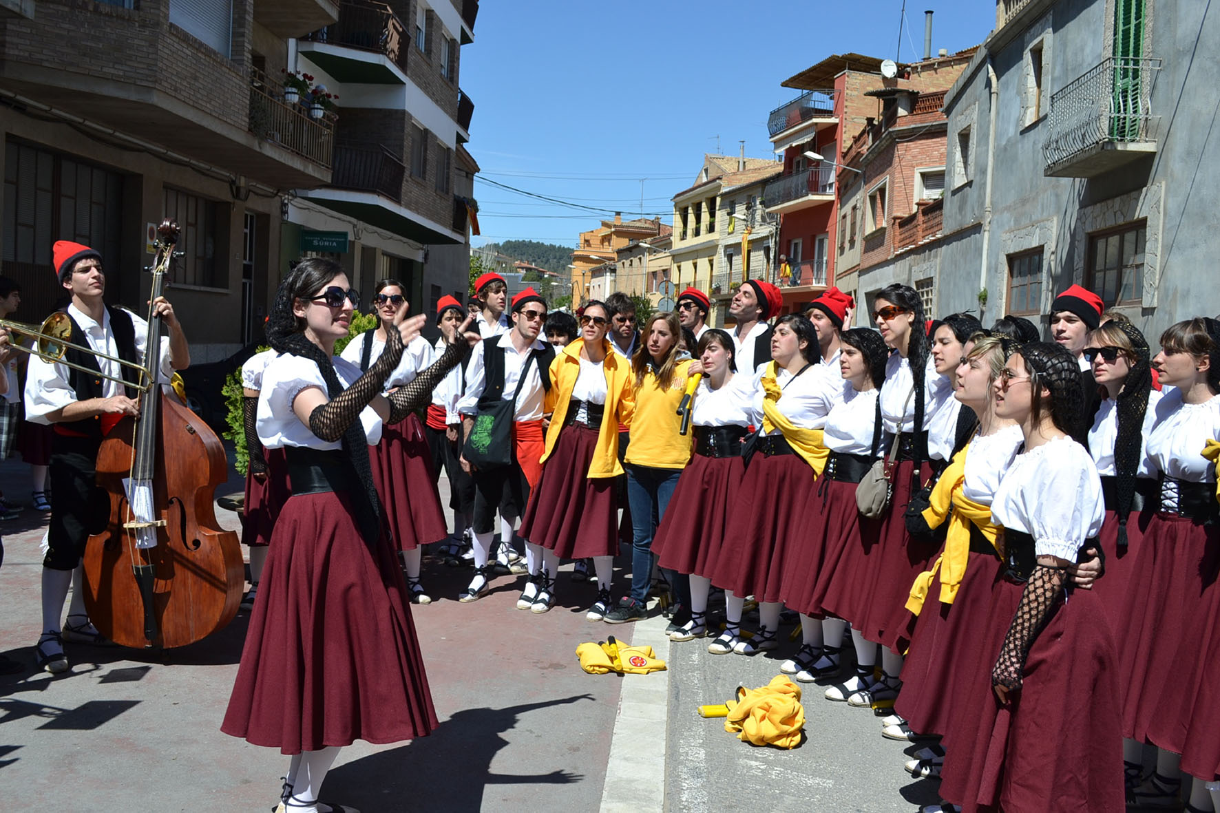 ActuaciÃ³ de la colla Juvenil del Foment Cultural al barri El Rastells - Abril de 2012.