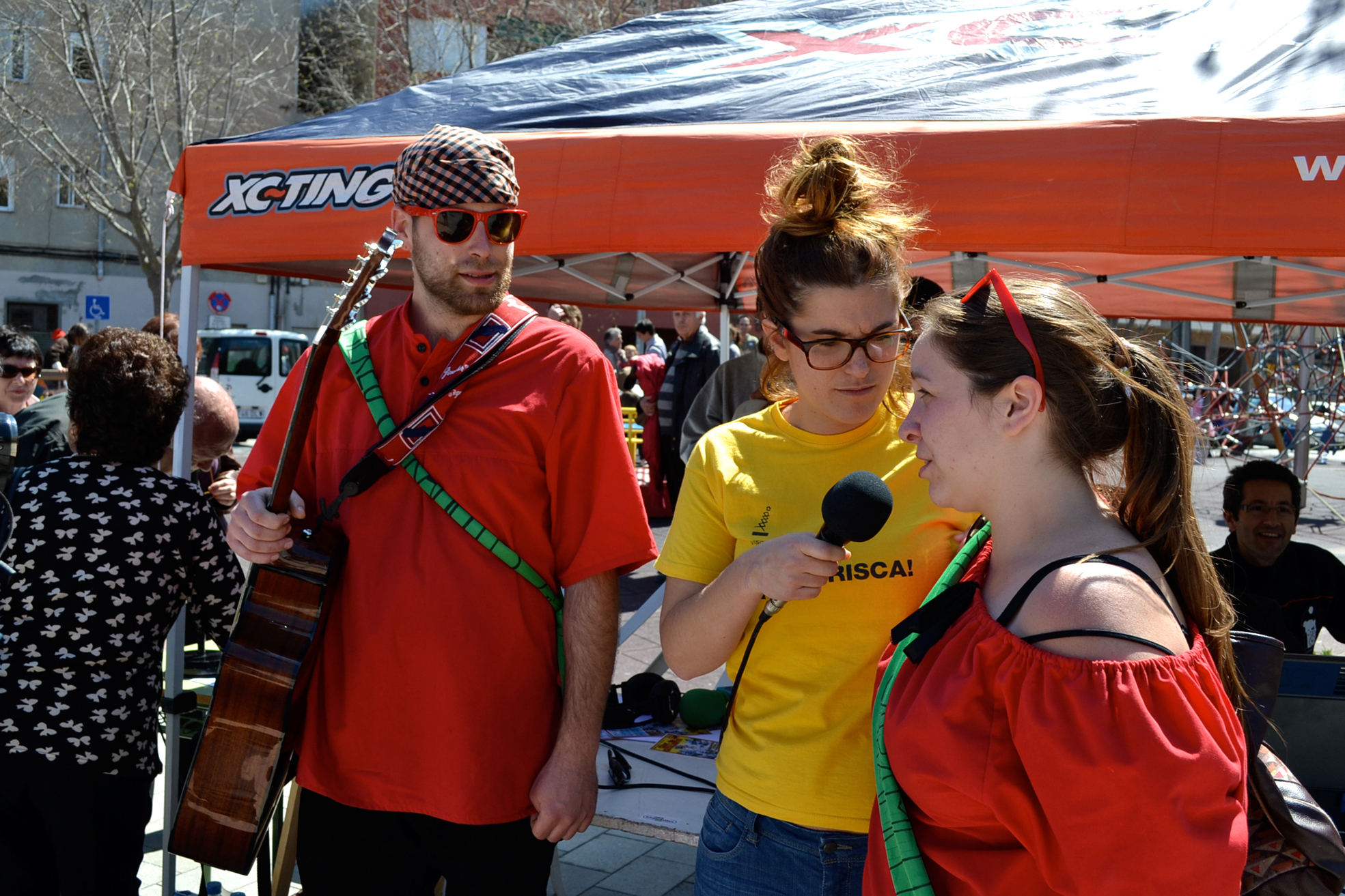 Programa especial de l'emissora municipal sobre les Caramelles, a la plaÃ§a de Sant Joan - Abril de 2012.