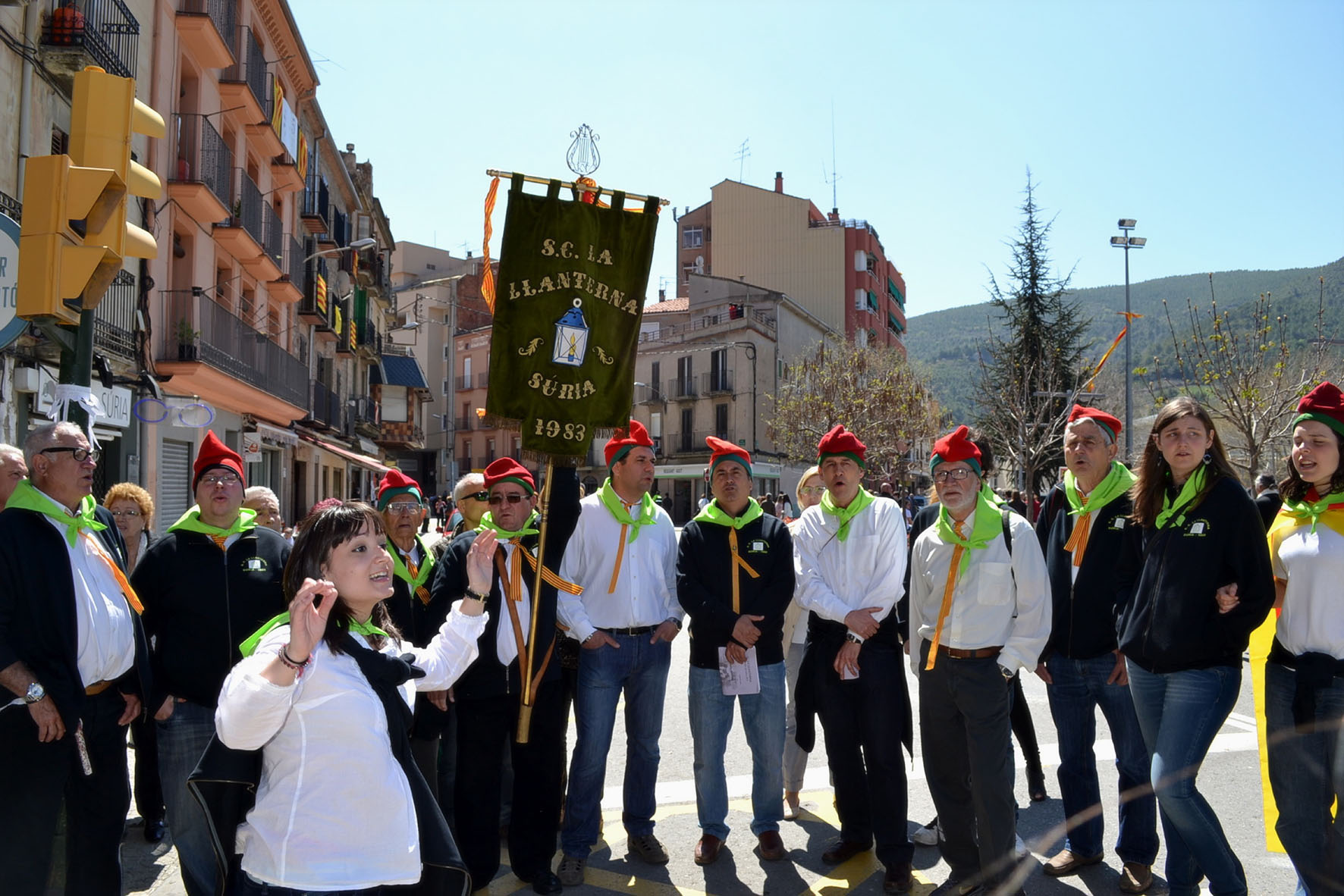 ActuaciÃ³ de la colla de La Llanterna al centre urbÃ  - Abril de 2012.
