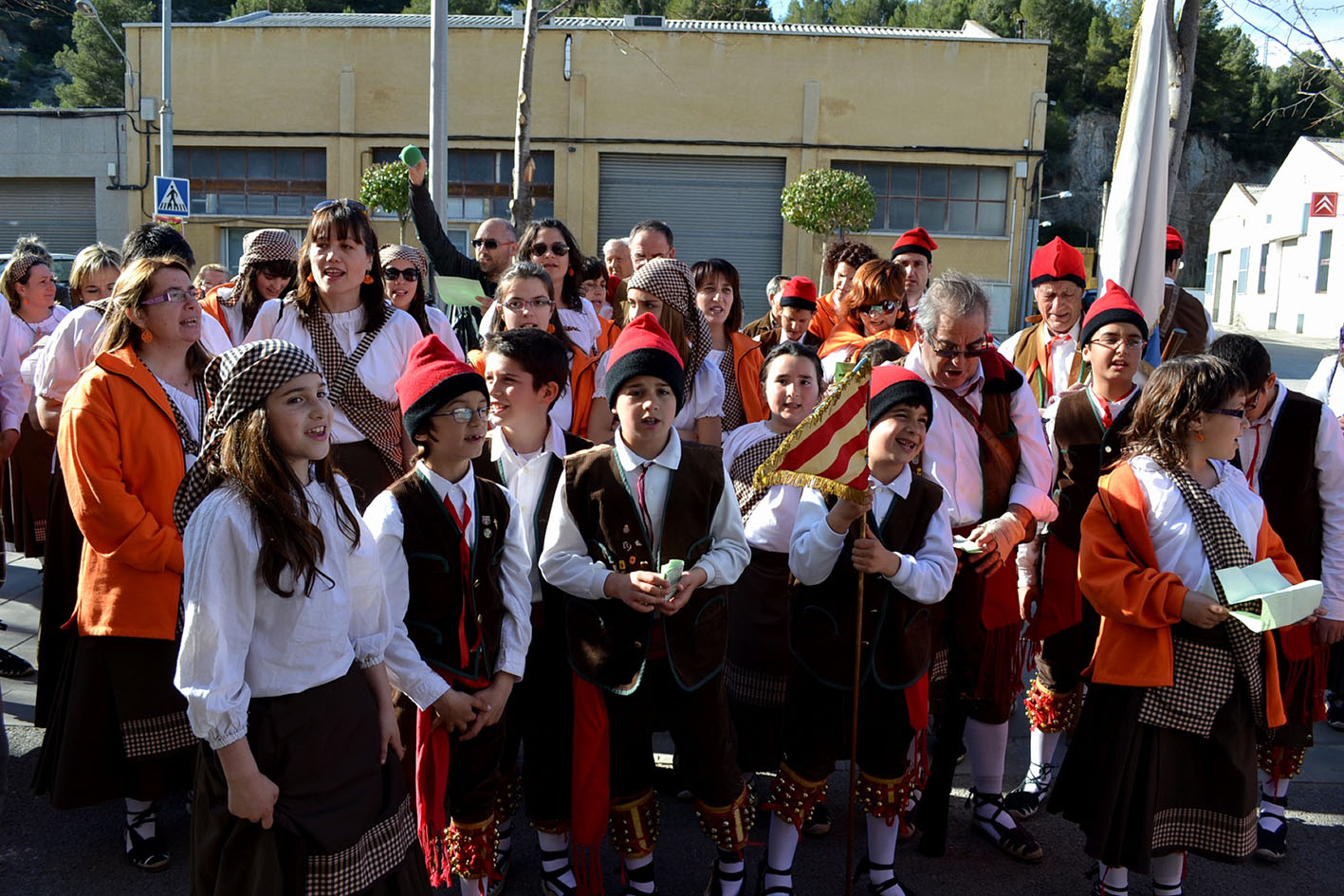 ActuaciÃ³ de la colla del Tro Gros al barri Joncarets - Abril de 2012.