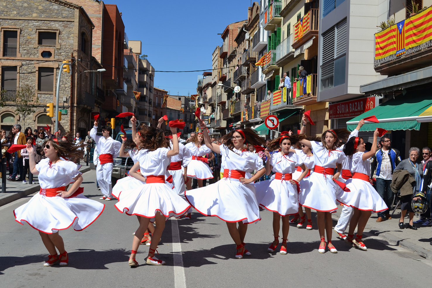 ActuaciÃ³ de la colla dels Grans de l'AgrupaciÃ³ Sardanista al centre urbÃ  - MarÃ§ de 2013.