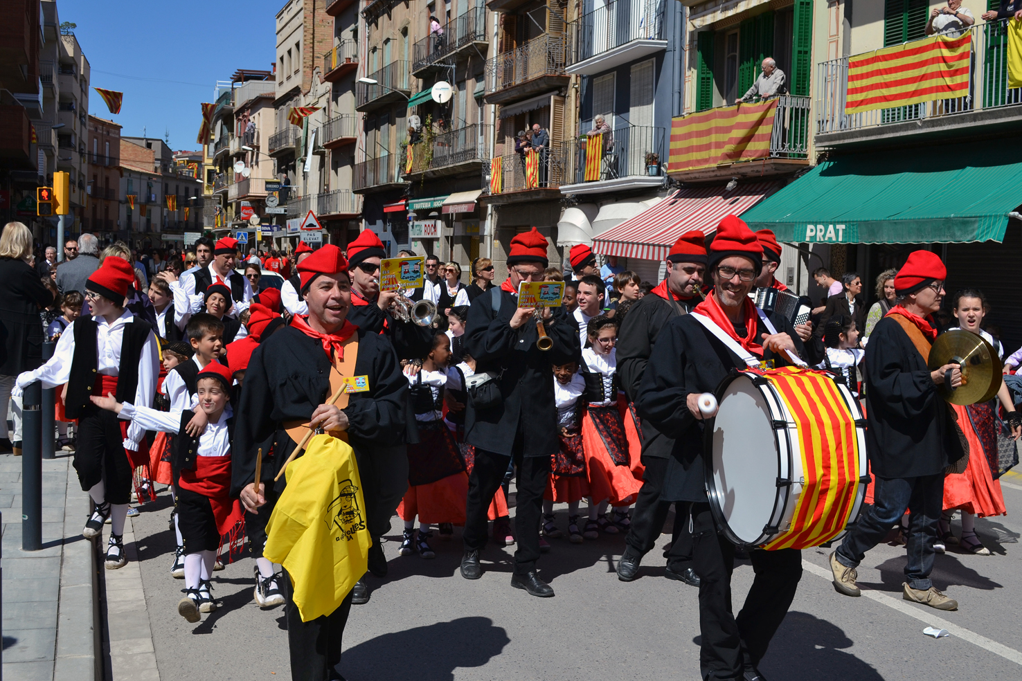 Pas de la colla Infantil del Foment Cultural pel centre urbÃ  - MarÃ§ de 2013.
