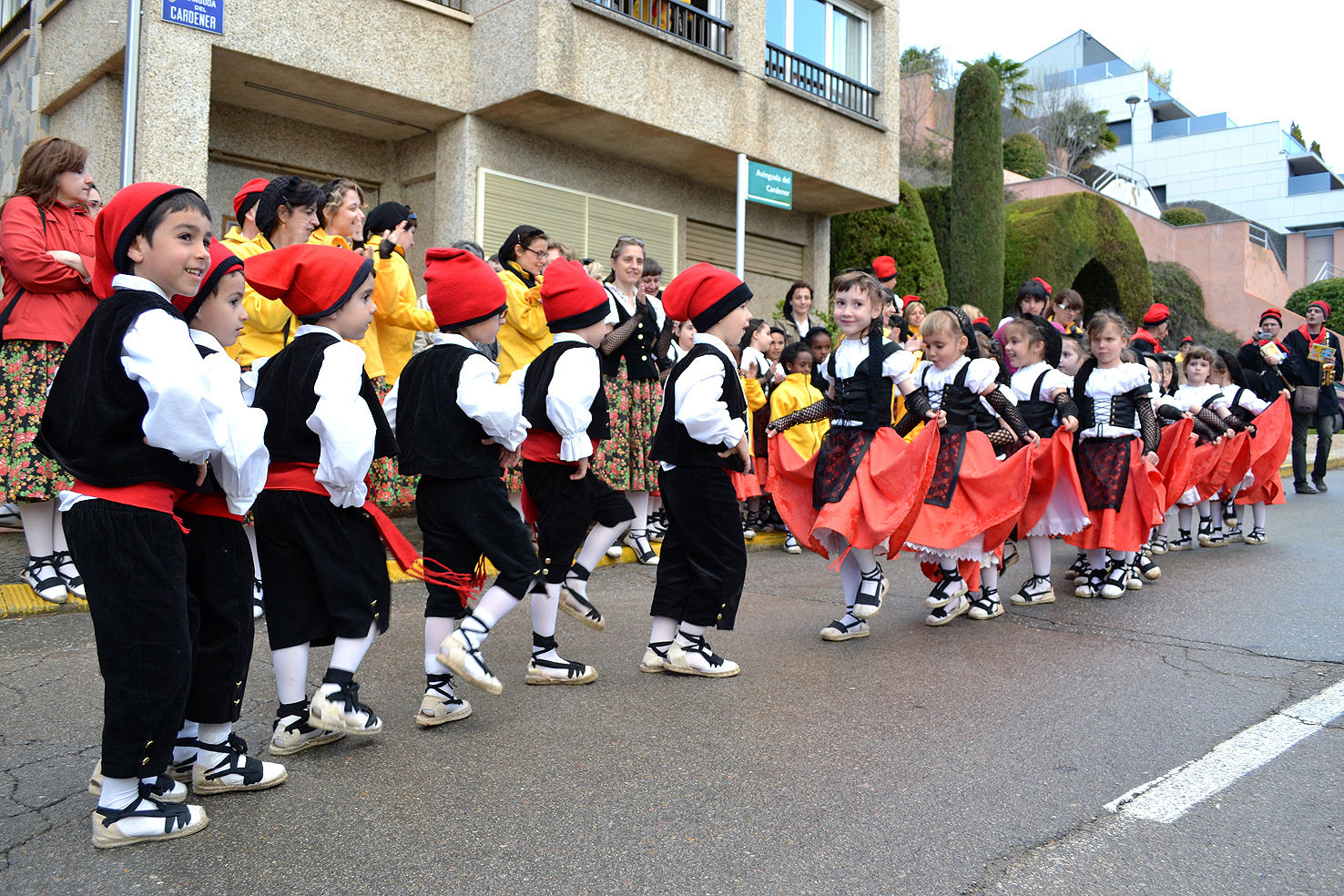 ActuaciÃ³ de la colla infantil del Foment Cultural al centre urbÃ  - MarÃ§ de 2013.