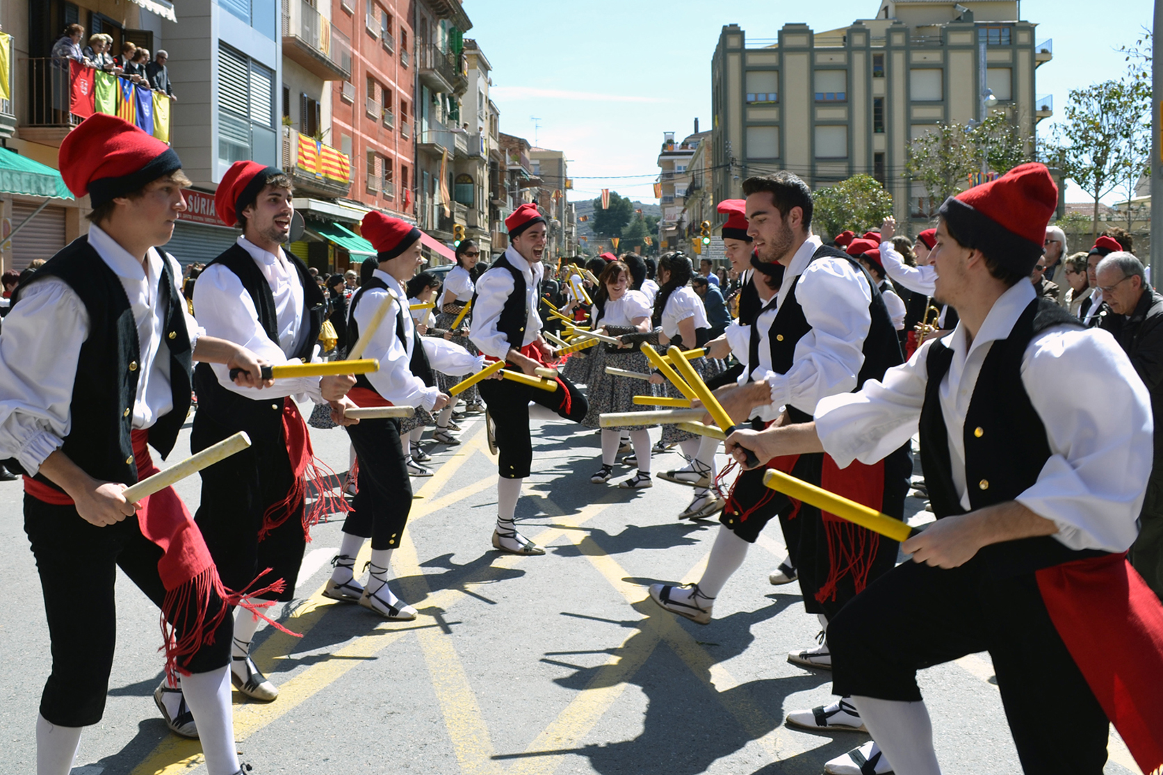 ActuaciÃ³ de la colla Juvenil del Foment Cultural al centre urbÃ  - MarÃ§ de 2013.