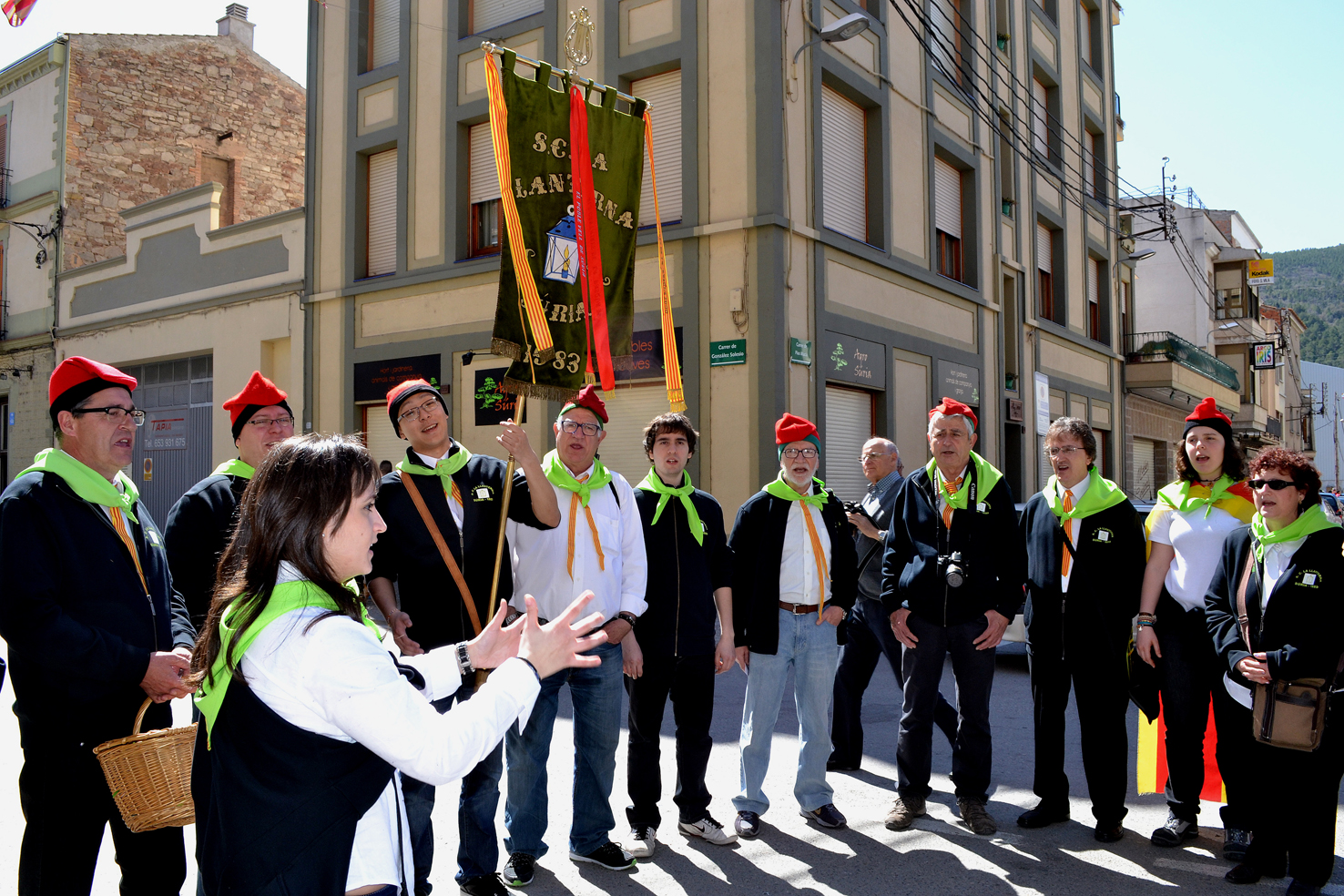ActuaciÃ³ de la colla de La Llanterna al centre urbÃ  - MarÃ§ de 2013.