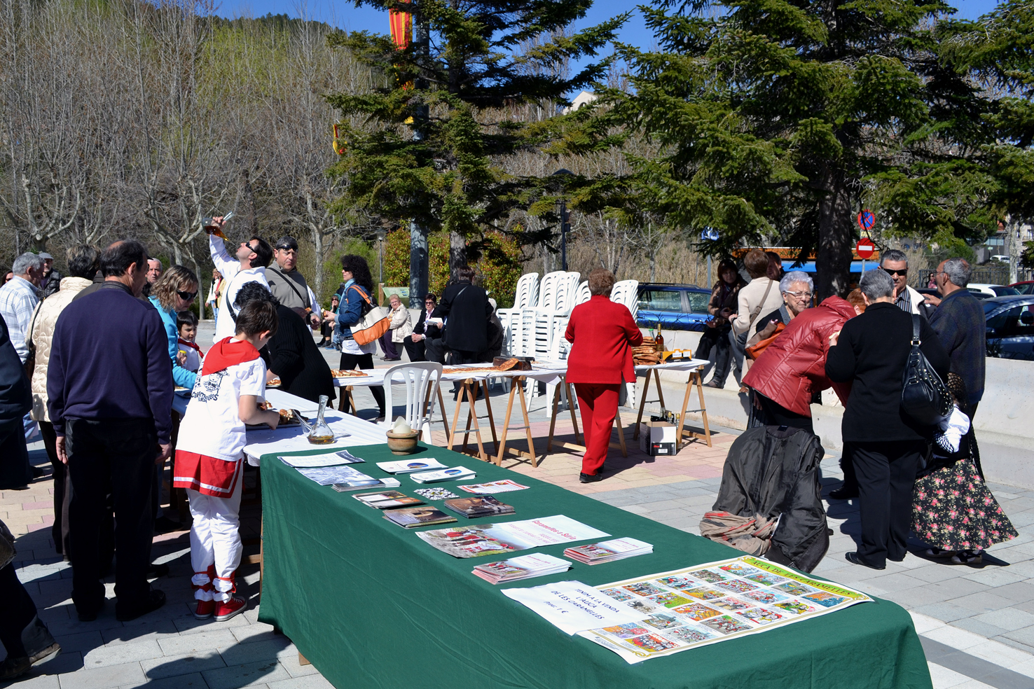Punt d'informaciÃ³ caramellaire a la plaÃ§a de Sant Joan - MarÃ§ de 2013.