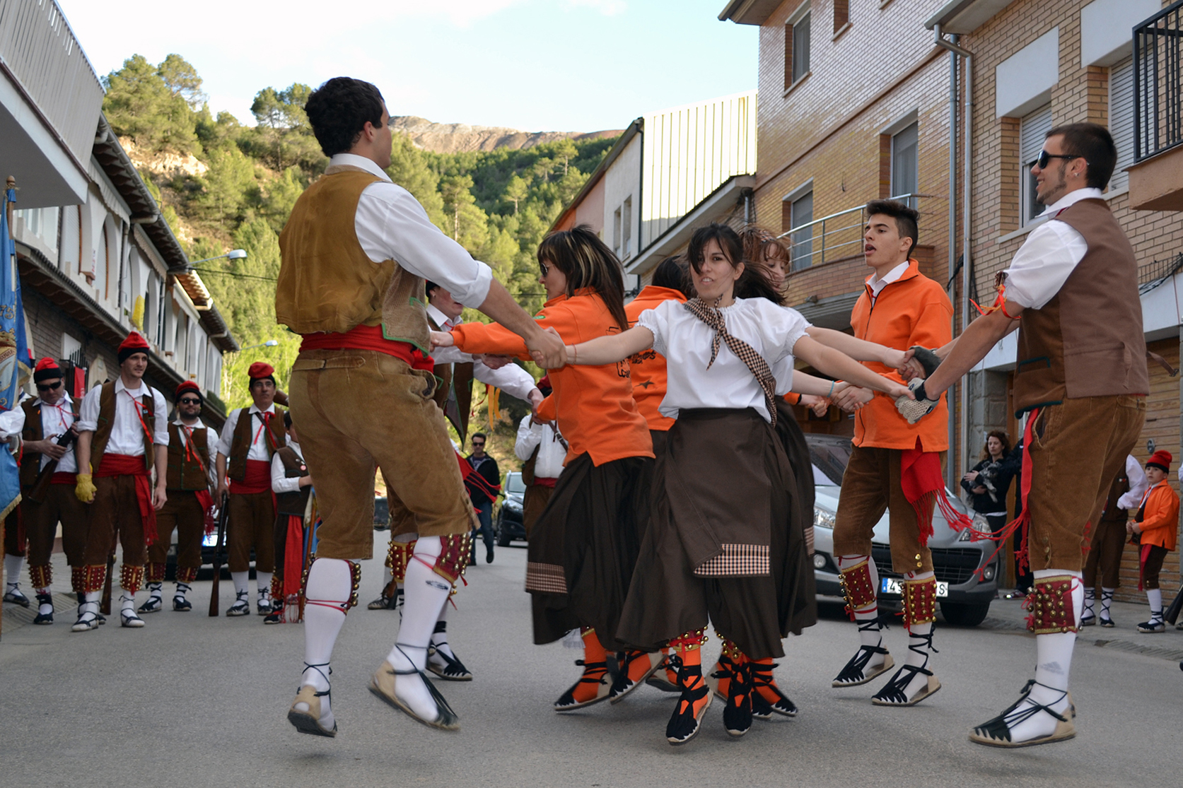 ActuaciÃ³ de la colla del Tro Gros al barri Joncarets - MarÃ§ de 2013.