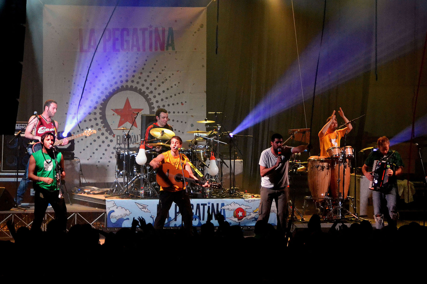 Concert de La Pegatina al PavellÃ³ Municipal d'Esports - Abril de 2014.