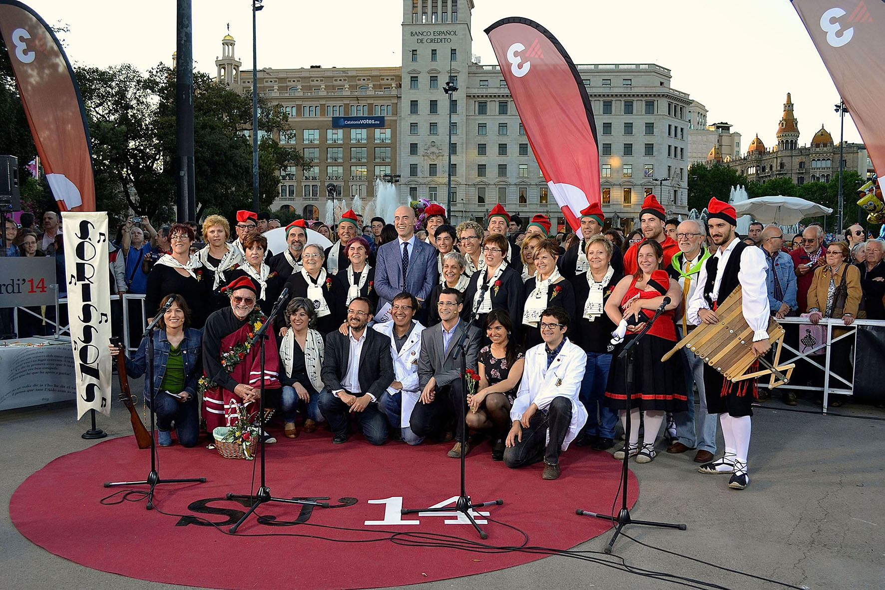 PresÃ¨ncia caramellaire a la plaÃ§a de Catalunya (Barcelona) en el programa especial de TV3 amb motiu de la diada de Sant Jordi, amb el conegut presentador TomÃ s Molina - Abril de 2014.