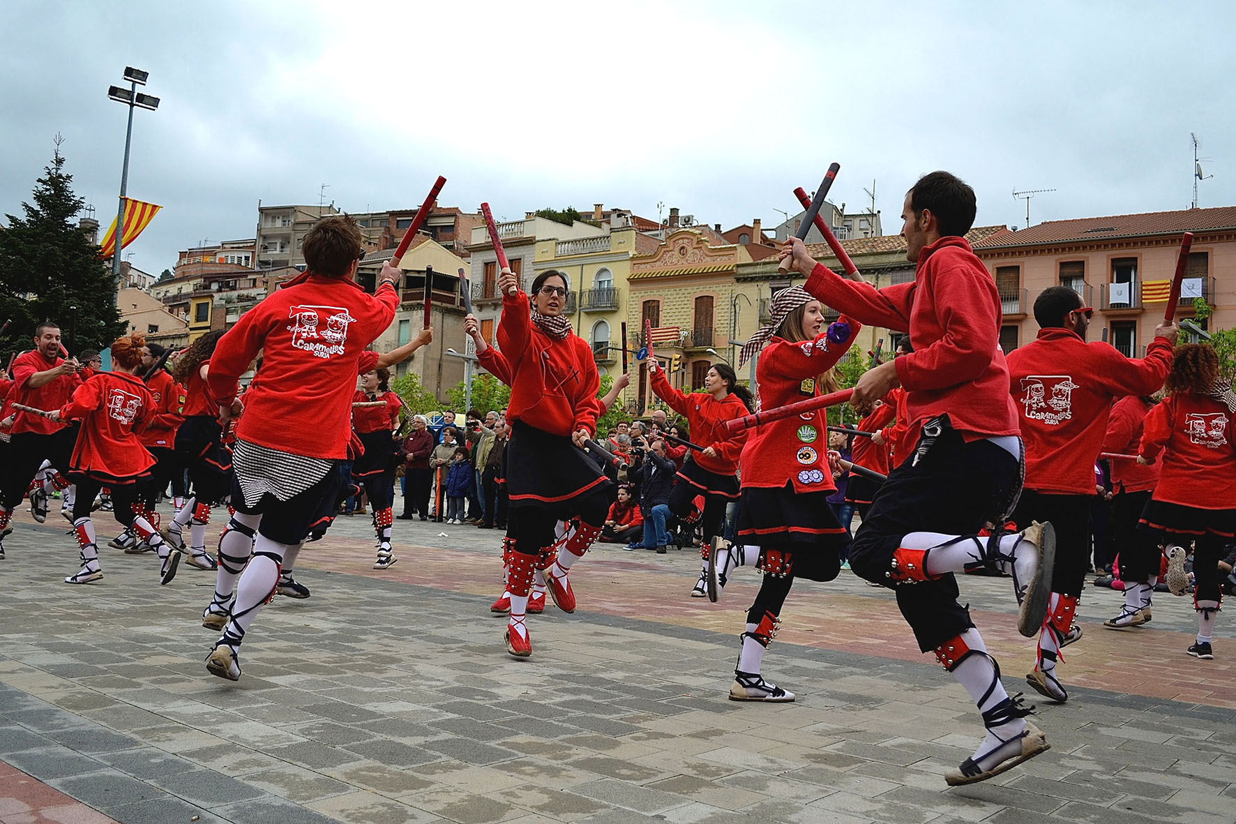 ActuaciÃ³ de la colla de l'Altatxu a la plaÃ§a de Sant Joan - Abril de 2014.