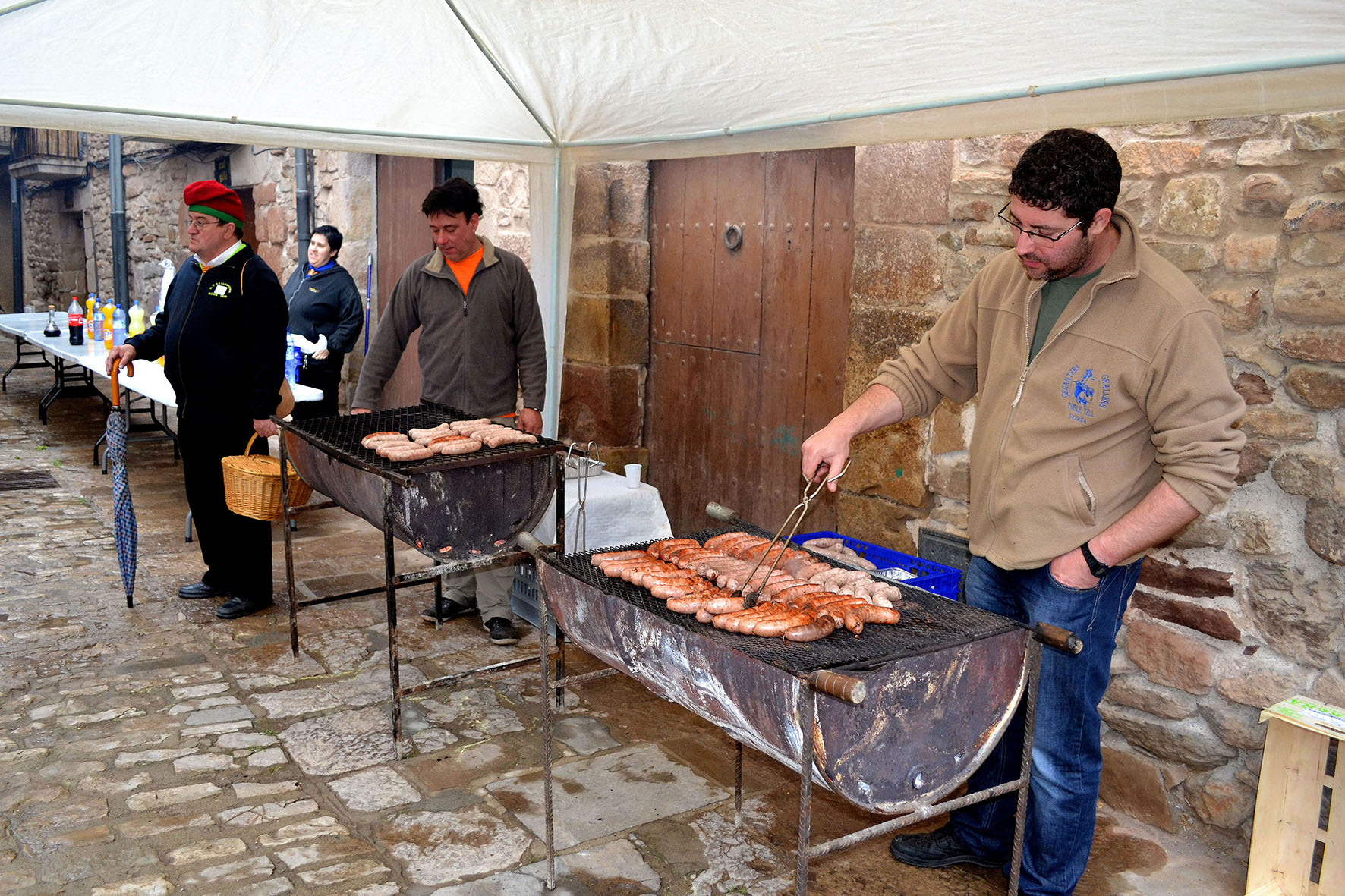 PreparaciÃ³ de l'Esmorzar Caramellaire a la plaÃ§a Major del Poble Vell - Abril de 2014.