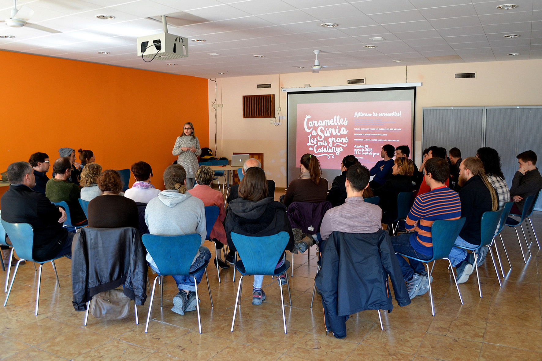 SessiÃ³ de treball sobre les Caramelles i presentaciÃ³ de la nova imatge grÃ fica i del nou web de la festa - MarÃ§ de 2015.