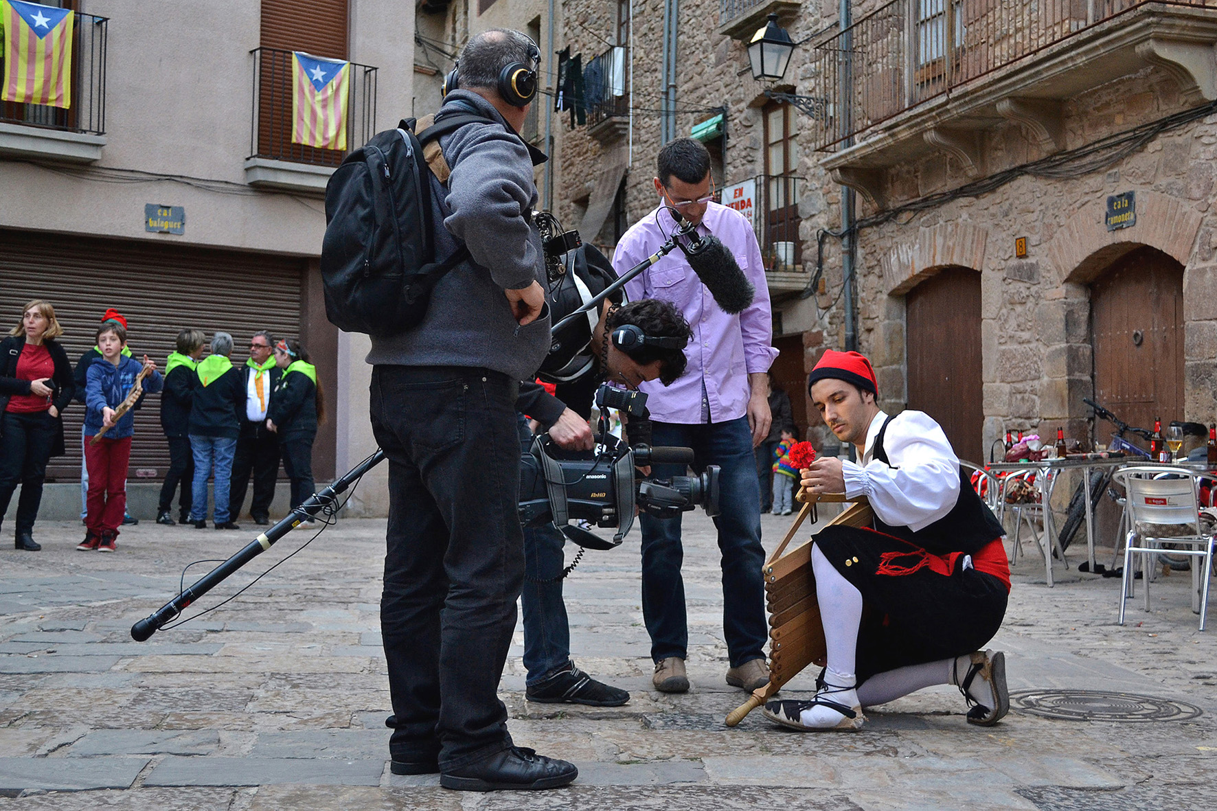 PreparaciÃ³ de la ballesta del Foment Cultural per al reportatge del programa 'Espai Terraâ€™ de TV3 sobre les Caramelles de SÃºria - MarÃ§ de 2015.
