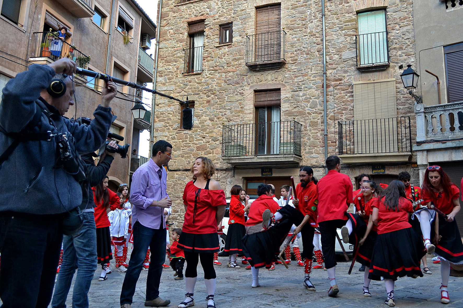 Entrevista a una caramellaire dâ€™Altatxu per al reportatge del programa 'Espai Terraâ€™ de TV3 sobre les Caramelles de SÃºria - MarÃ§ de 2015.