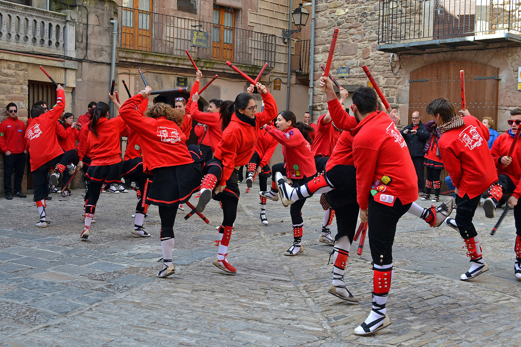ActuaciÃ³ de la colla de l'Altatxu a la plaÃ§a Major del Poble Vell - Abril de 2015.