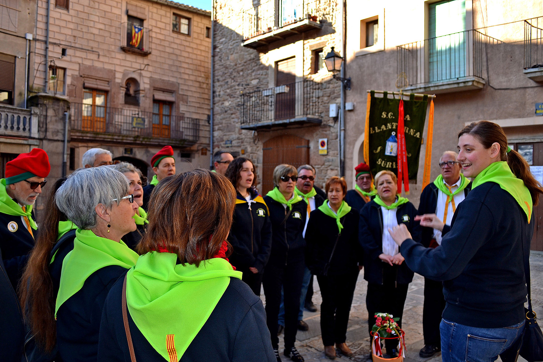 ActuaciÃ³ de la colla de La Llanterna a la plaÃ§a Major del Poble Vell - Abril de 2015.