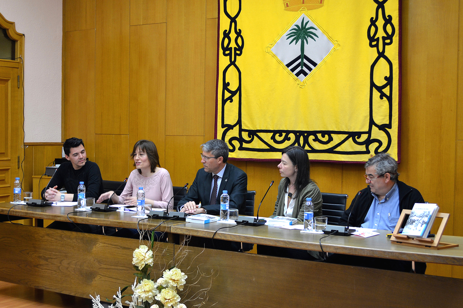 PresentaciÃ³ del llibre 'Les Caramelles de SÃºria' de NÃºria Balaguer al salÃ³ de sessions de la Casa de la Vila - MarÃ§ de 2016.