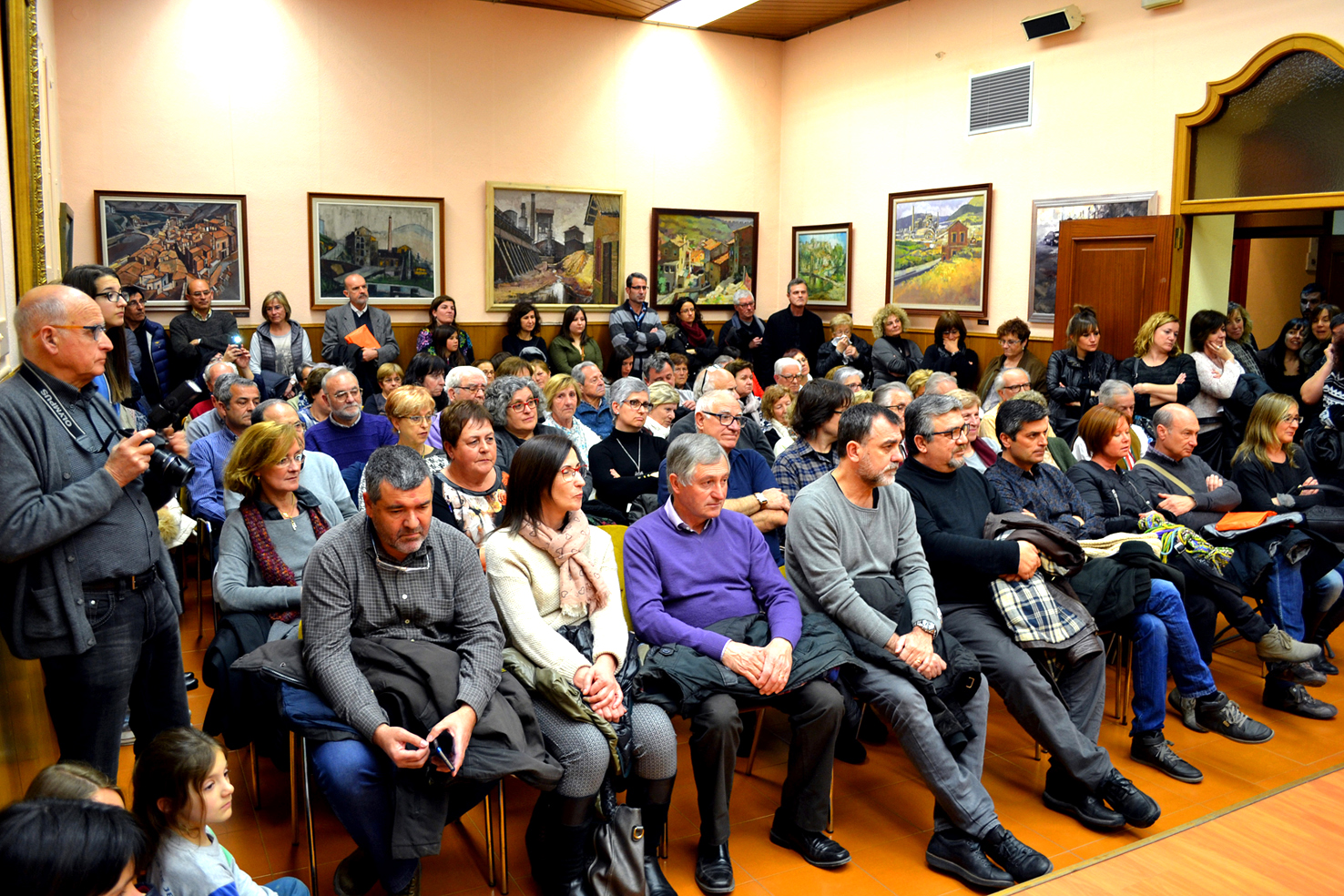 PresentaciÃ³ del llibre 'Les Caramelles de SÃºria' de NÃºria Balaguer al salÃ³ de sessions de la Casa de la Vila - MarÃ§ de 2016.