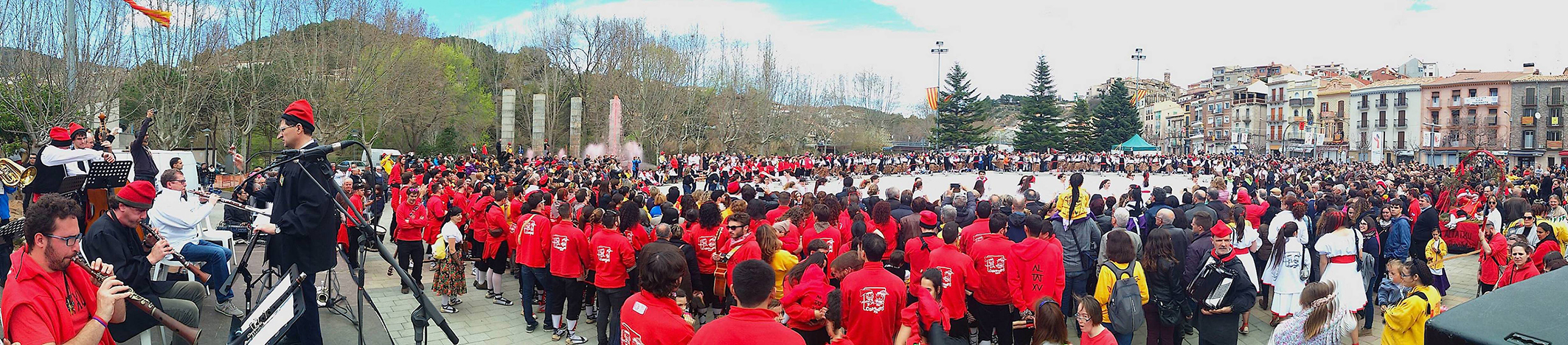 Foto panorÃ mica de la ballada de cloenda de les Caramelles 2016, a la plaÃ§a de Sant Joan - MarÃ§ de 2016. 