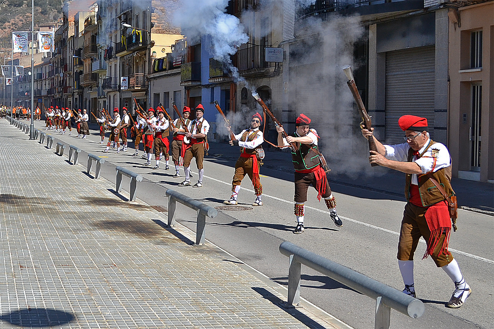 Tirada dels Trabucaires del Tro Gros al carrer GuimerÃ  - Abril de 2018.