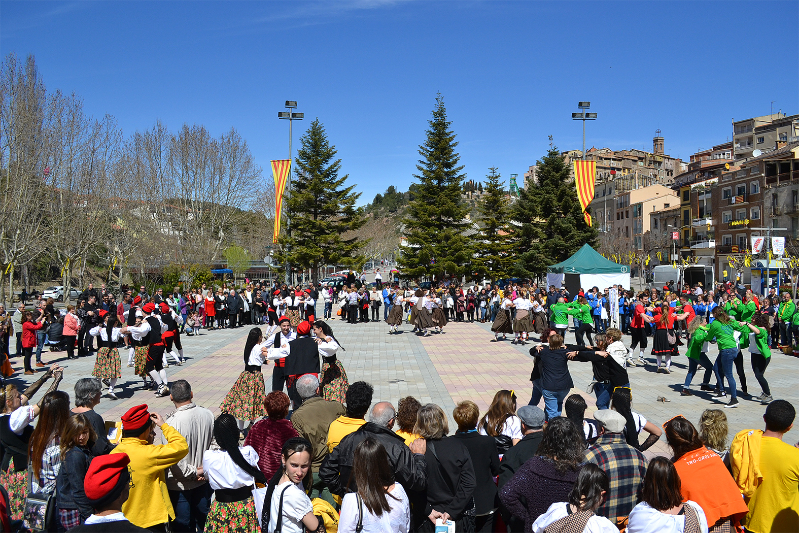 Ballada de cloenda de les Caramelles de SÃºria, a la plaÃ§a de Sant Joan - Abril de 2018.