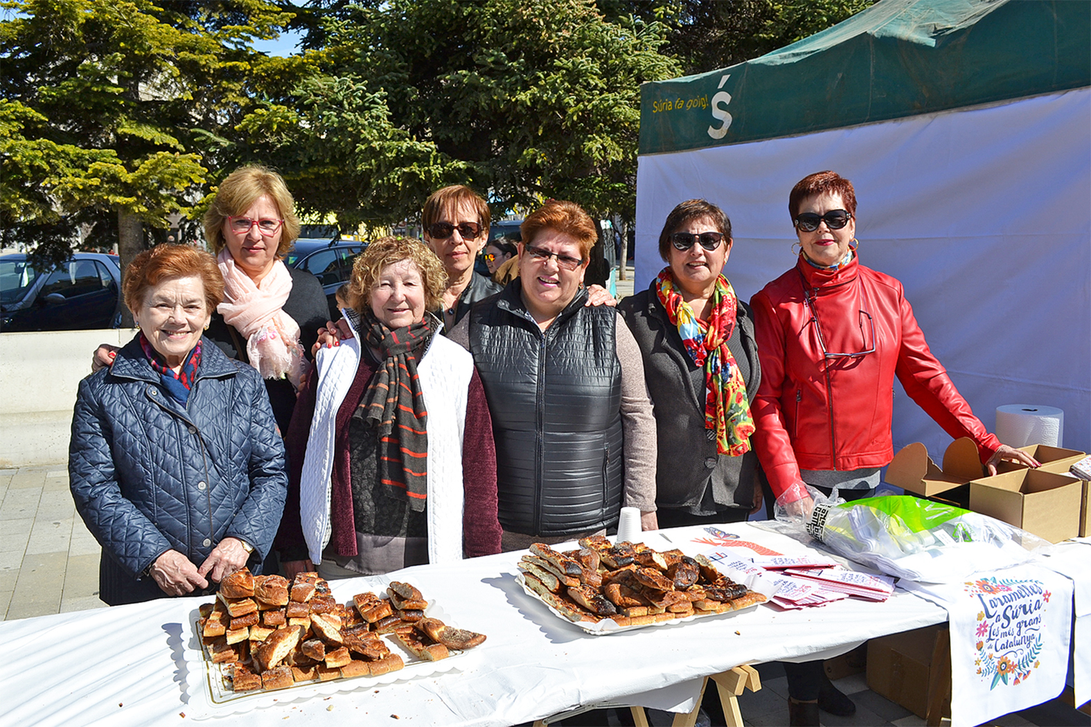 Parada de coca i mistela i punt d'informaciÃ³ caramellaire, a la plaÃ§a de Sant Joan - Abril de 2018.