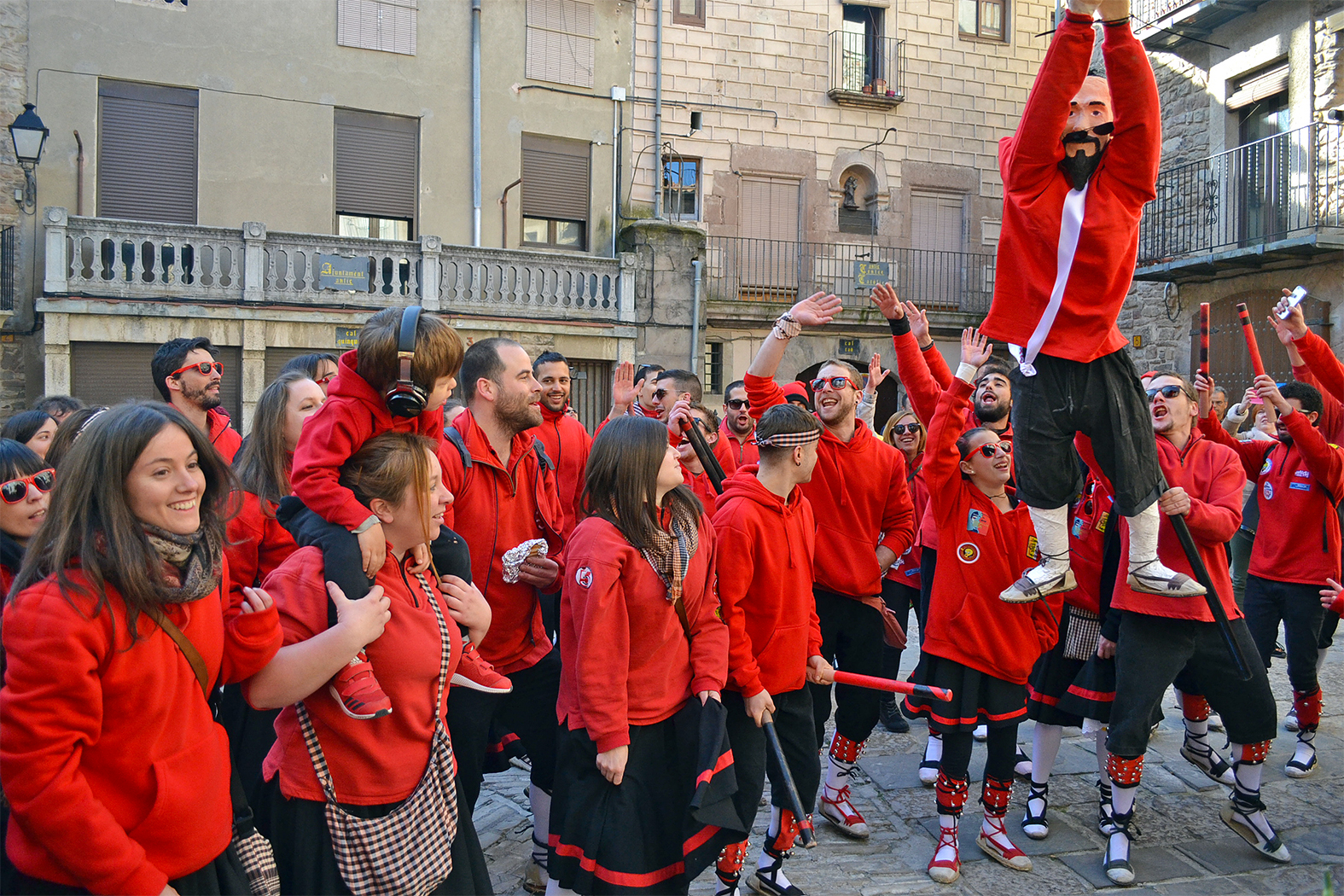 ActuaciÃ³ de la colla de l'Altatxu a la plaÃ§a Major del Poble Vell - Abril de 2018.
